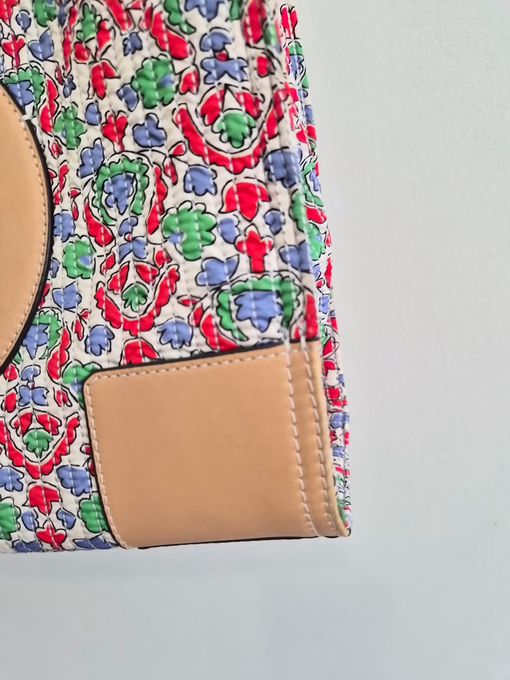 Tory Burch Multicolor Canvas Tote with Tan Leather Logo. - Picture 4 of 6
